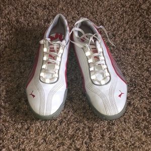 Women’s golf shoes